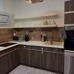 121 شقة